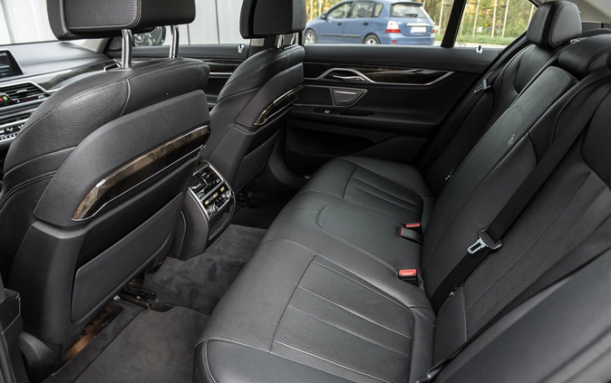 BMW Seria 7 cena 149000 przebieg: 255000, rok produkcji 2016 z Sejny małe 781